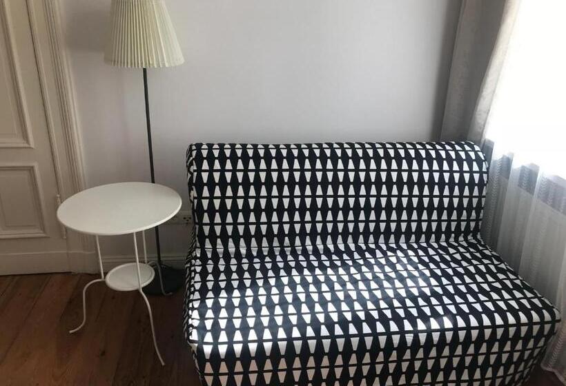 اتاق استاندارد, U Romana