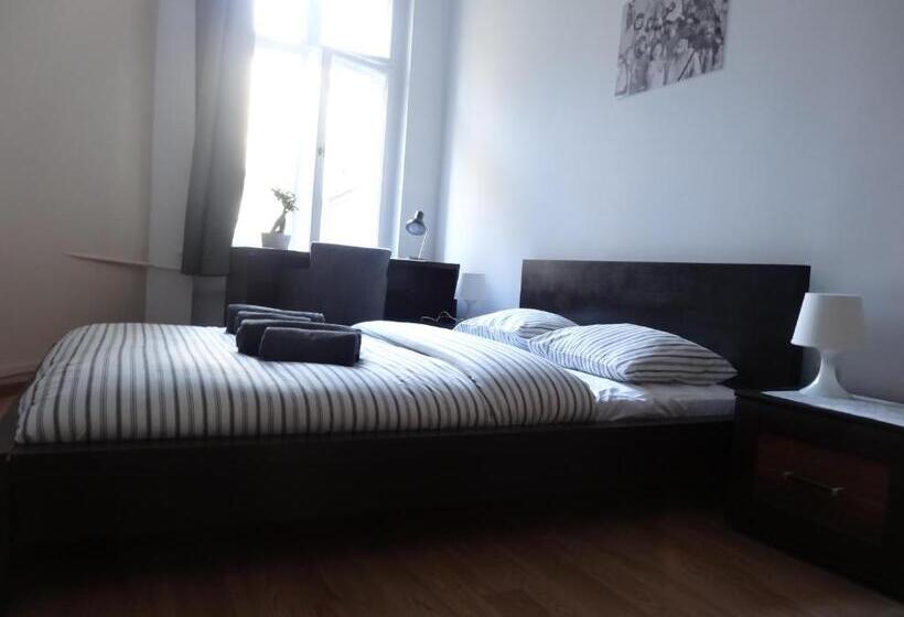 اتاق استاندارد با سرویس بهداشتی مشترک, U Romana