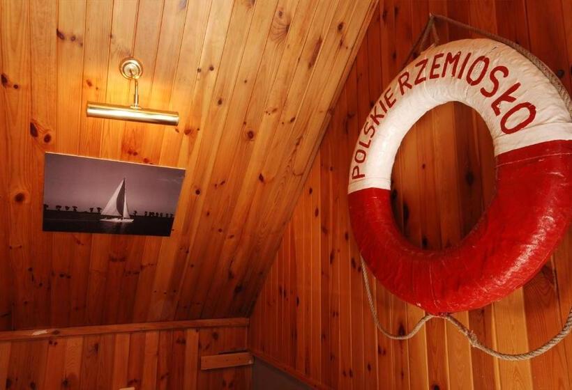 اتاق استاندارد با سرویس بهداشتی مشترک, U Romana