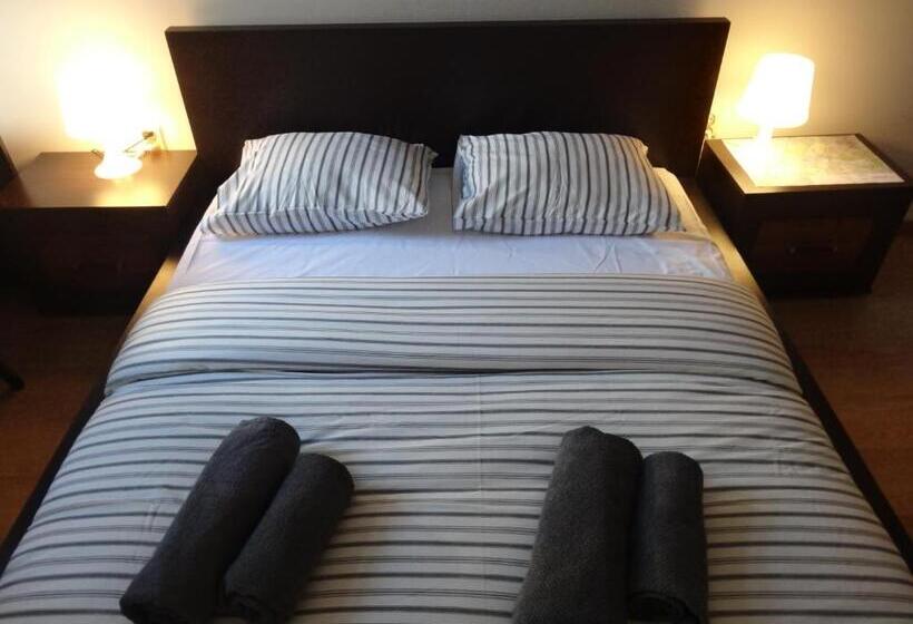 اتاق استاندارد با سرویس بهداشتی مشترک, U Romana