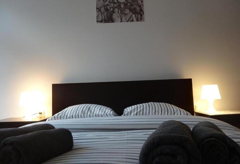 اتاق استاندارد با سرویس بهداشتی مشترک, U Romana