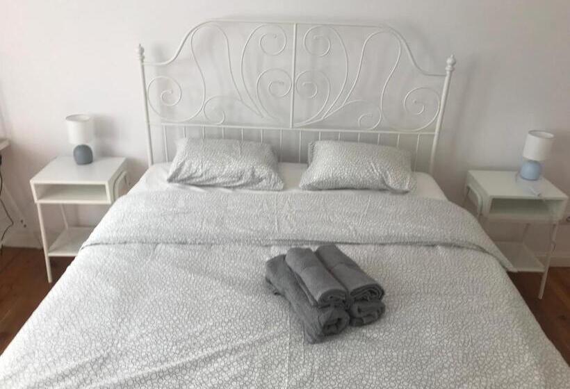 اتاق لوکس, U Romana