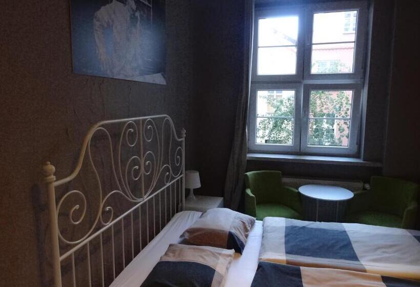 اتاق لوکس, U Romana