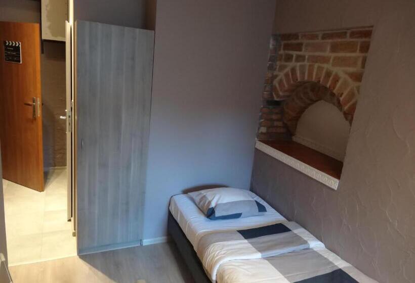 اتاق لوکس, U Romana