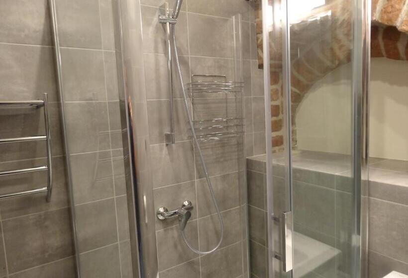 اتاق لوکس, U Romana