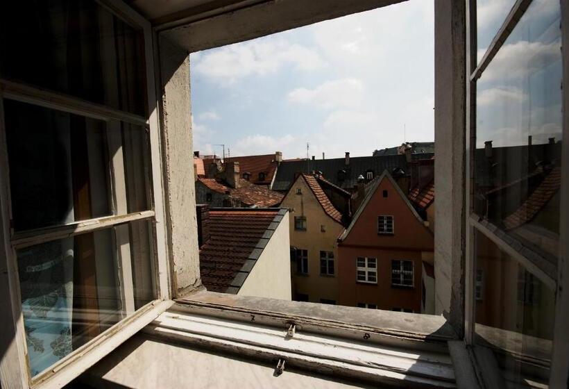 اتاق خانوادگی, U Romana