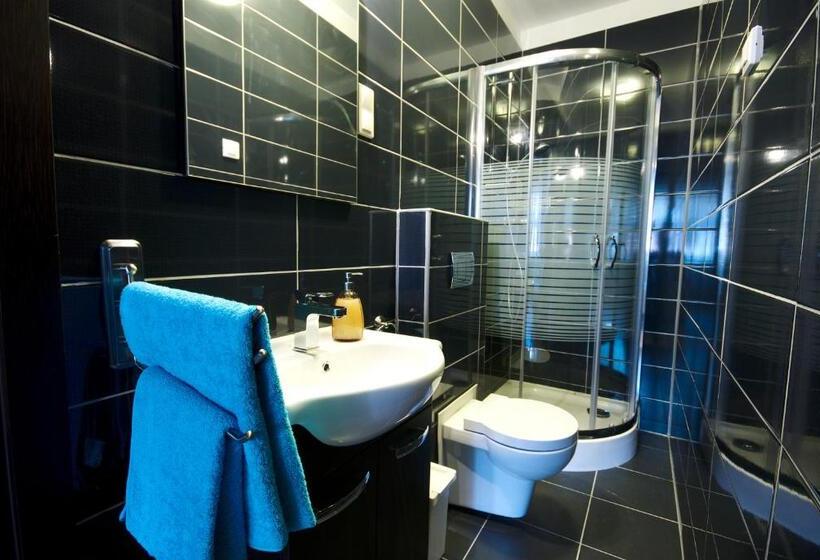 اتاق خانوادگی, U Romana