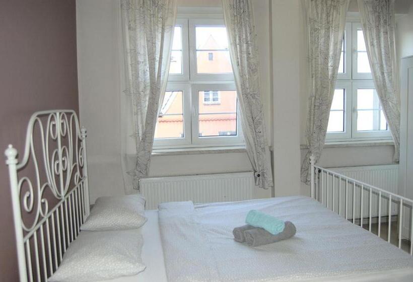 اتاق خانوادگی, U Romana