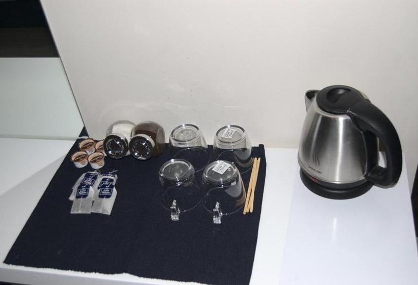 اتاق خانوادگی, U Romana