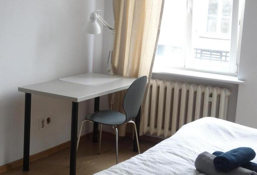 اتاق لوکس با بالکن, U Romana