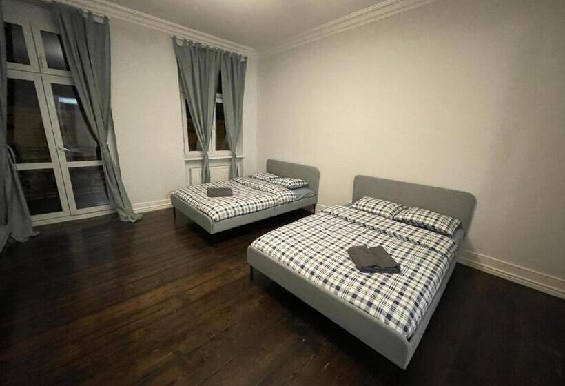 اتاق لوکس با بالکن, U Romana