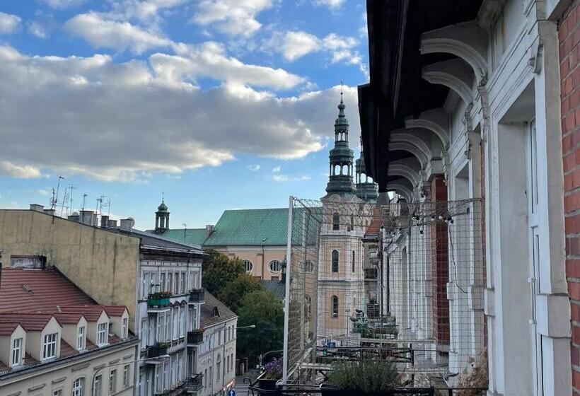 اتاق لوکس با بالکن, U Romana