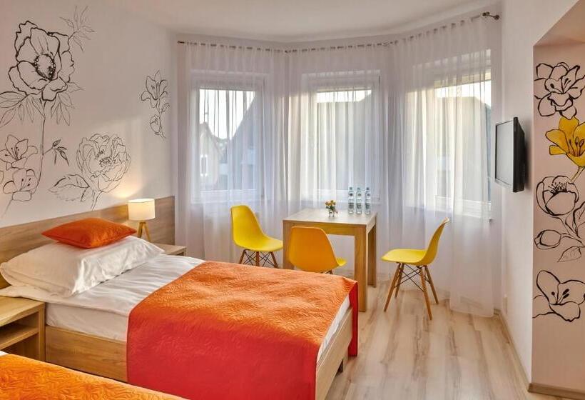 Quarto Triplo Estandar, Villa Margo