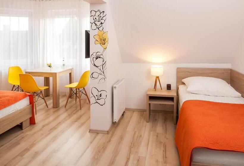 Quarto Triplo Estandar, Villa Margo