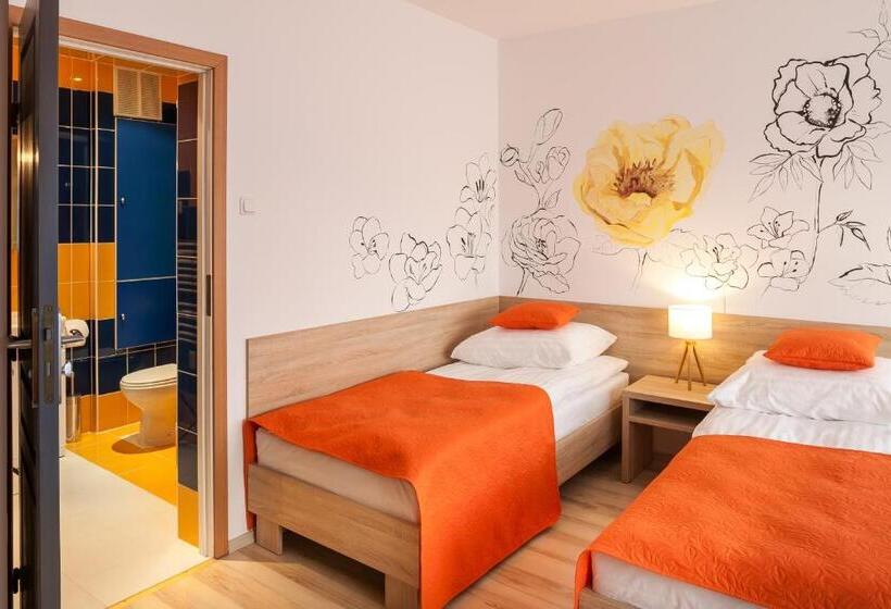 Quarto Triplo Estandar, Villa Margo