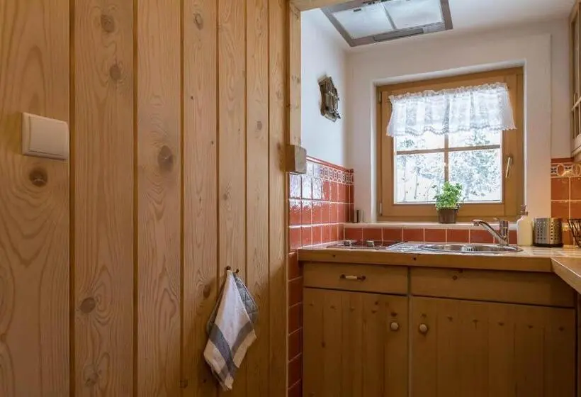 Perhehuoneisto, Bambi Cottage