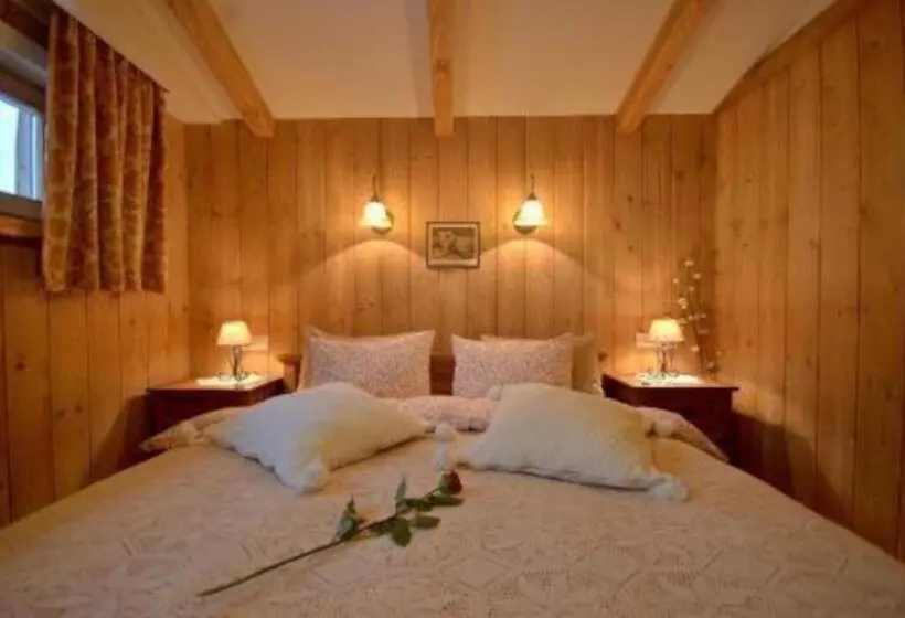 Perhehuoneisto, Bambi Cottage
