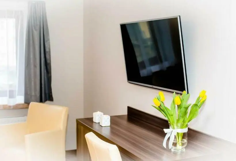 デラックスルーム, Apartamentowiec Kuźniar