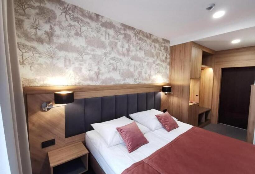 패밀리 스튜디오, Leśny Dwór