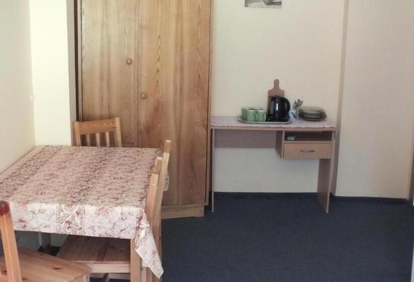 四人标准间, Nasz Domek