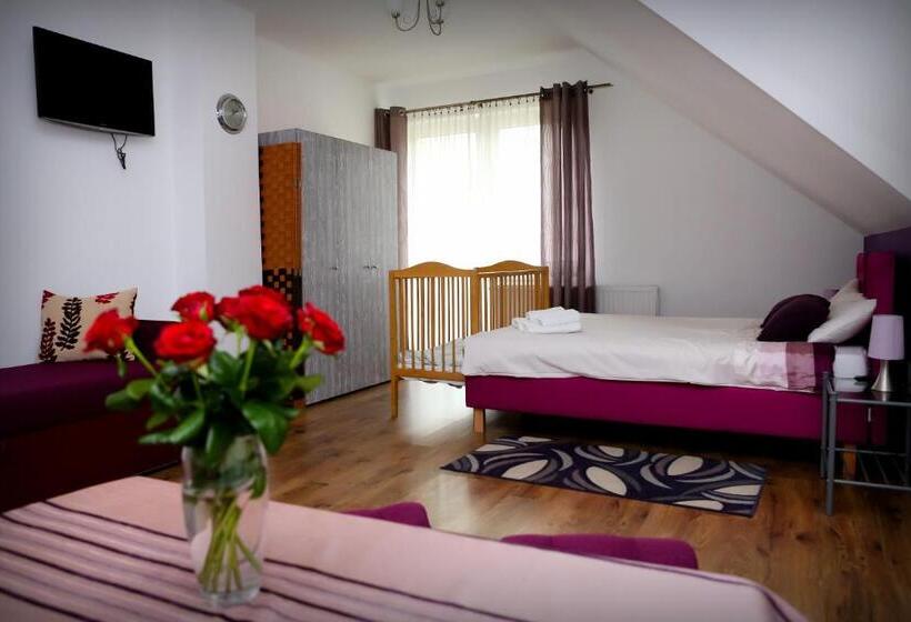 Cameră Triplă Standard, Rezydencja Rowita