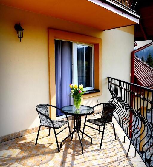 Cameră Cvadruplă Standard, Rezydencja Rowita