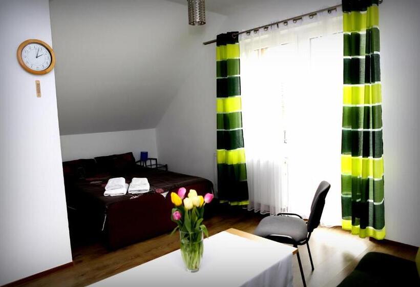 Cameră Cvadruplă Standard, Rezydencja Rowita