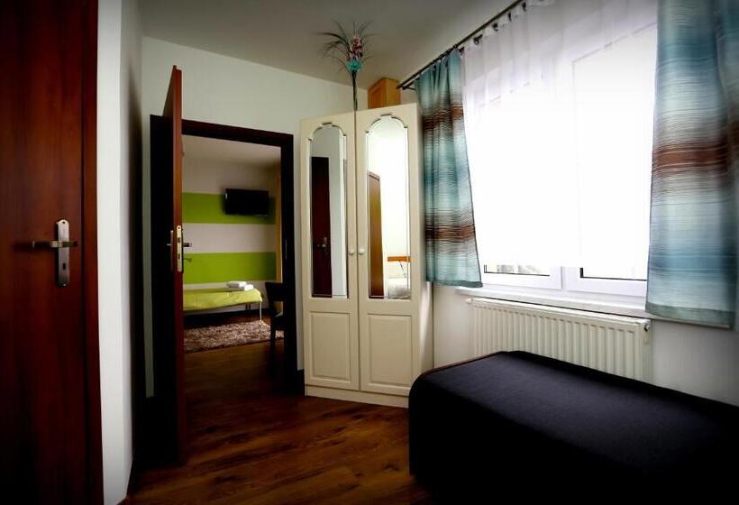 Studio Standard, Rezydencja Rowita