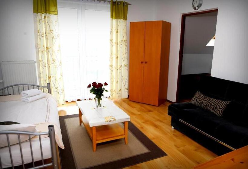 Studio Standard, Rezydencja Rowita