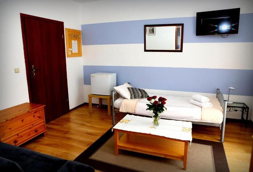 Studio Standard, Rezydencja Rowita