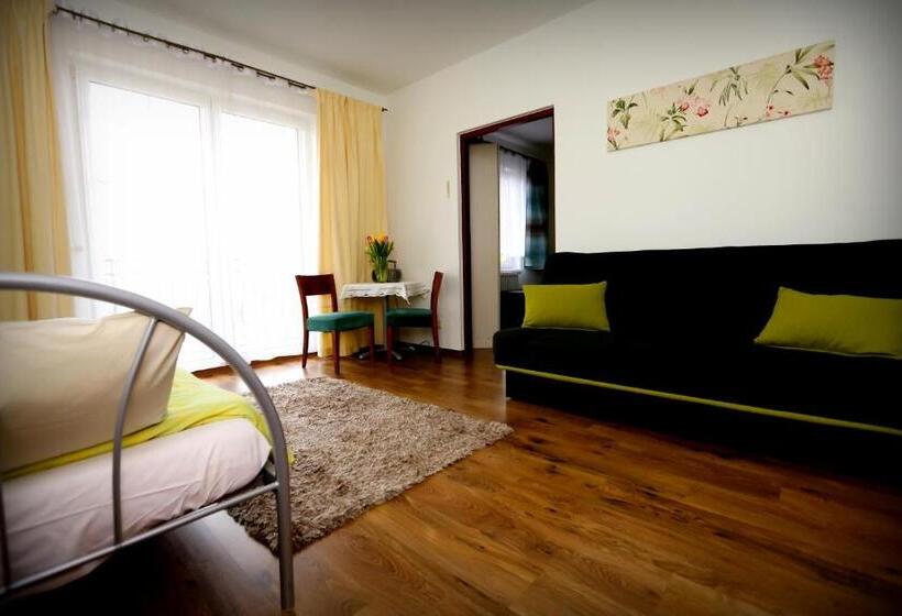 Studio Standard, Rezydencja Rowita