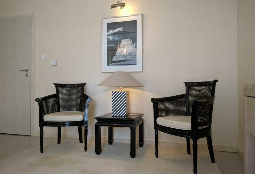 家庭间, Villa Plena