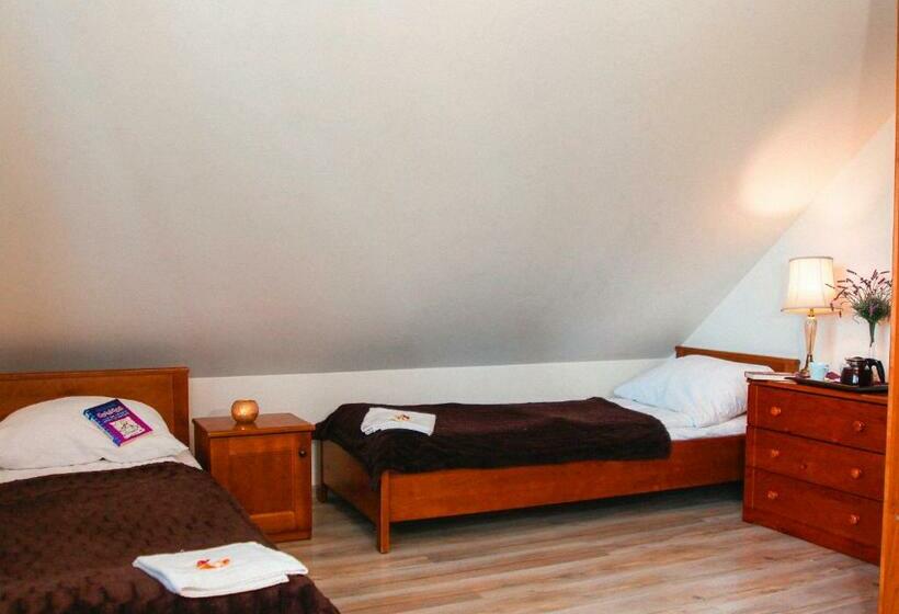 اتاق استاندارد چهار تخته, Willa Kazimiera