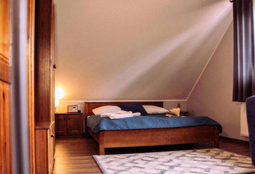 اتاق لوکس, Willa Kazimiera