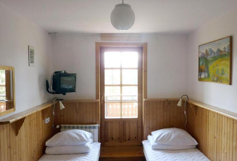 غرفة قياسية مطلة على الجبل, Willa Litka