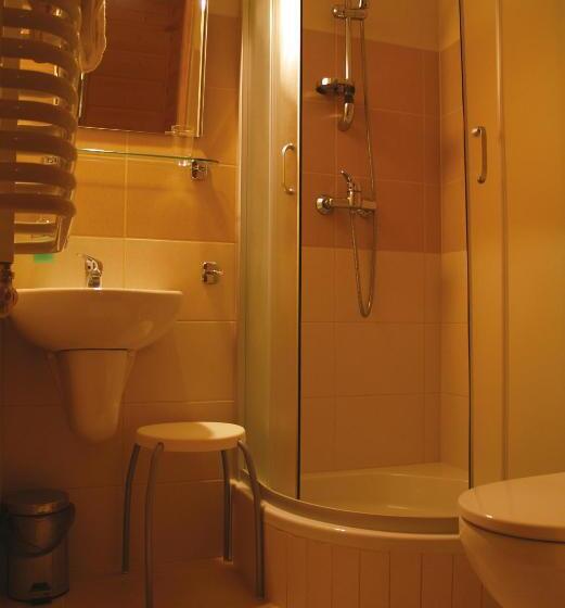 غرفة كومفورت, Willa Litka