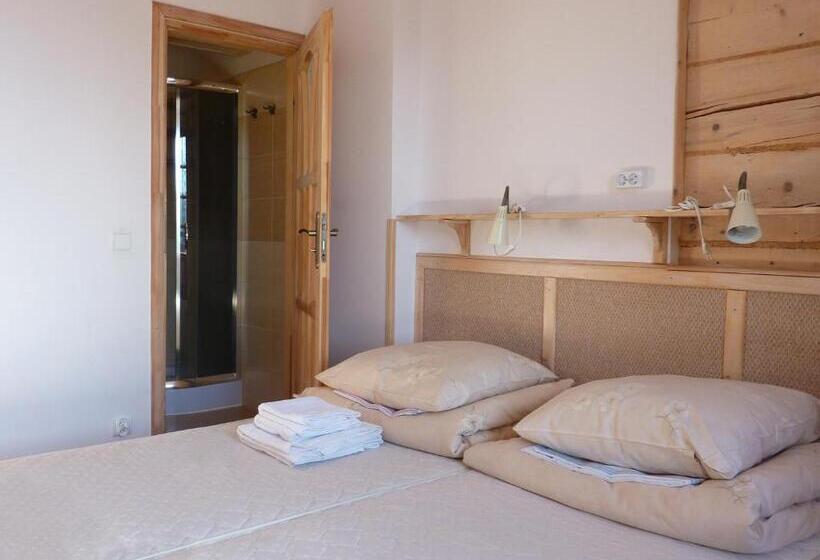 غرفة كومفورت, Willa Litka