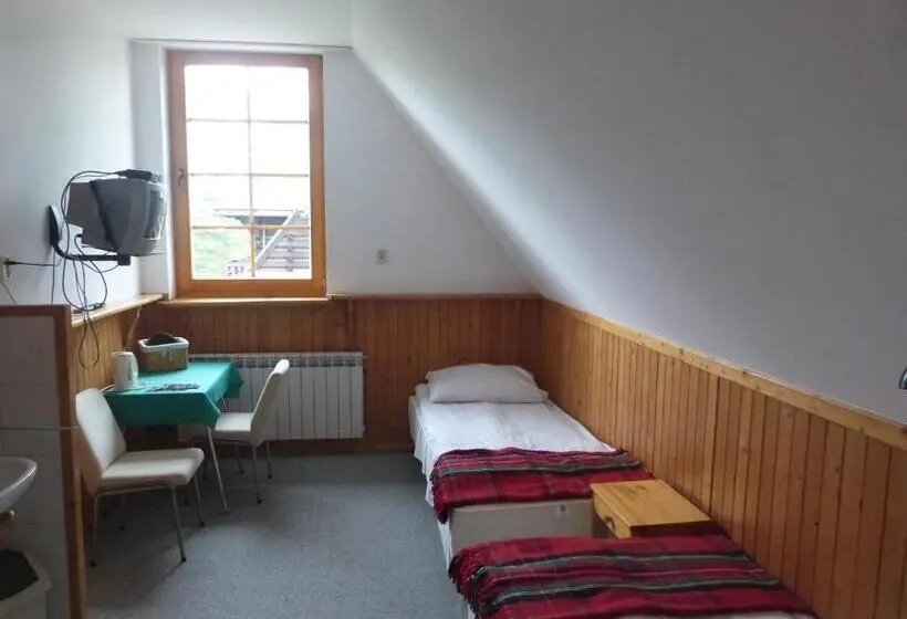 Yhden jaetun makuuhuoneen huoneisto, Willa Litka