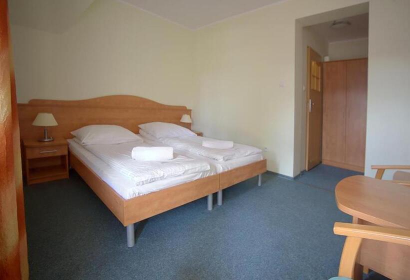Quarto Triplo Estandar, Willa Park