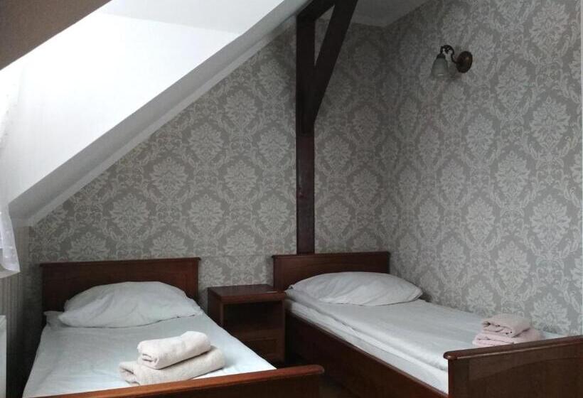 اتاق استاندارد چهار تخته, Zielony Dworek