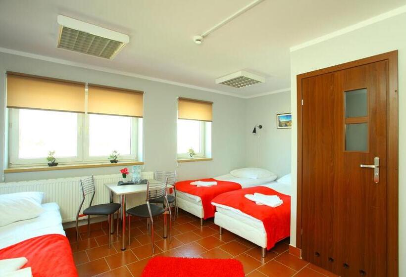 חדר סטנדרט לשלושה, Hostel Bazar