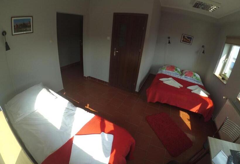 חדר משפחתי, Hostel Bazar