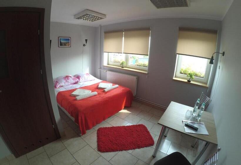 חדר משפחתי, Hostel Bazar