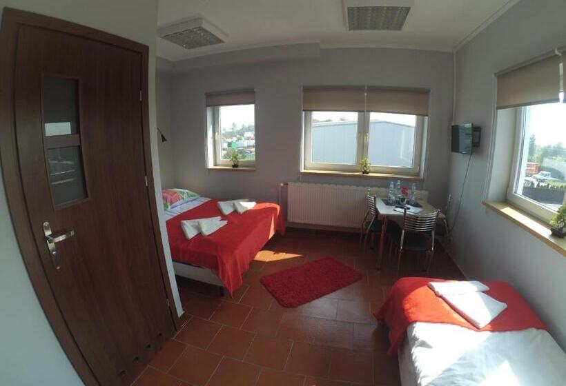 חדר משפחתי, Hostel Bazar