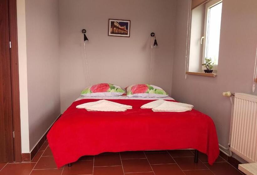 חדר משפחתי, Hostel Bazar