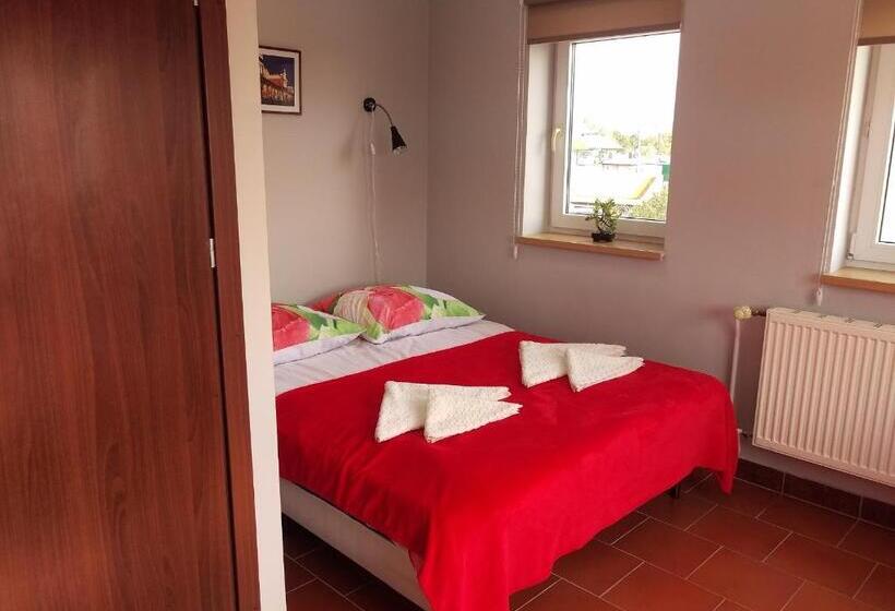 חדר משפחתי, Hostel Bazar