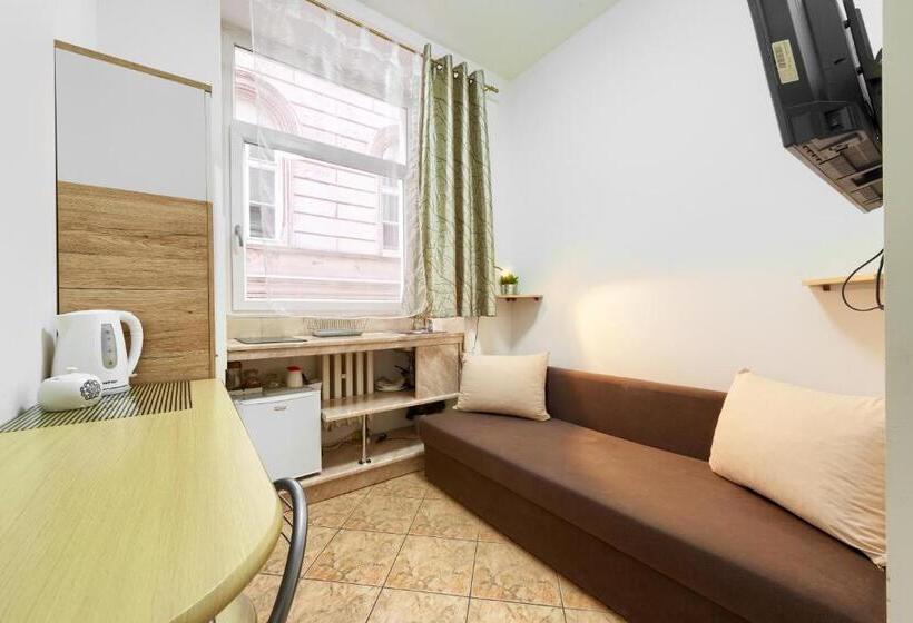 基本工作室, Hostelswidnicka24