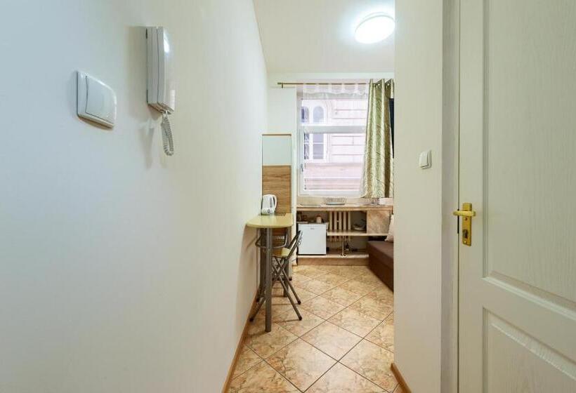 Студио Базик, Hostelswidnicka24