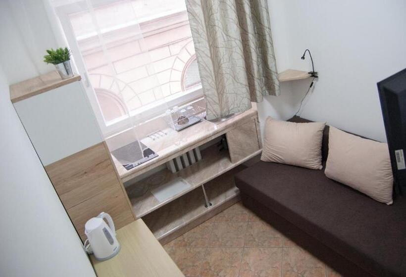 基本工作室, Hostelswidnicka24