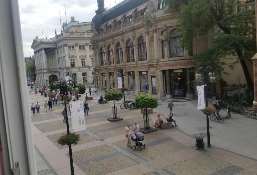 标准工作室, Hostelswidnicka24